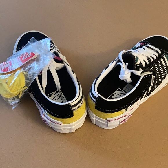 Vans - Picture 7 of 15